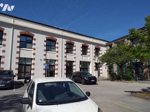 LIBRE! PARC POMPIDOU 270m² DE BUREAUX 1er et 2ème étage avec stationnement