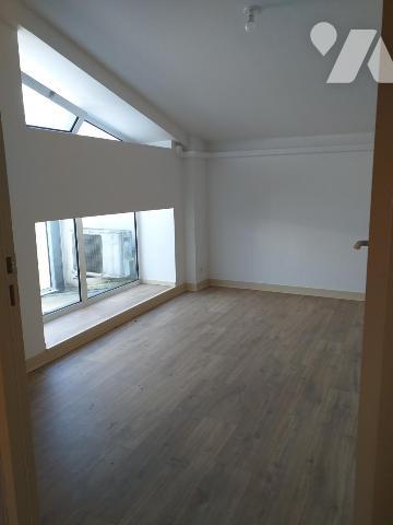 LIBRE! PARC POMPIDOU 270m² DE BUREAUX 1er et 2ème étage avec stationnement
