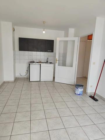 APPARTEMENT T2 A LOUER - OULLINS Centre-Nord 33.43 m 2 740 € charges comprises par mois