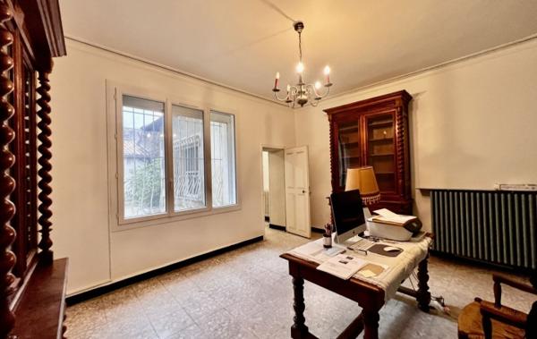 Vente Maison de village avec 2 cours et garage. à rafraîchir Saint-gilles   