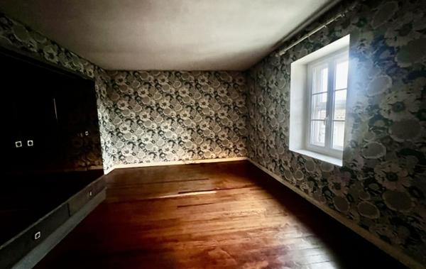 Vente Maison de village avec 2 cours et garage. à rafraîchir Saint-gilles   