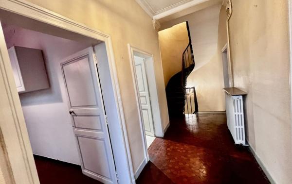 Vente Maison de village avec 2 cours et garage. à rafraîchir Saint-gilles   