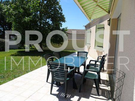 a vendre niort beau pavillon de plain-pied, 3 chambres, jardin, terrasse, garage.
