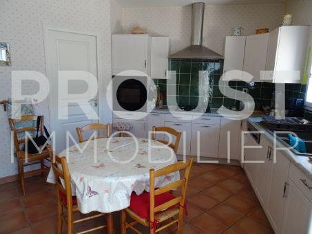 a vendre niort beau pavillon de plain-pied, 3 chambres, jardin, terrasse, garage.