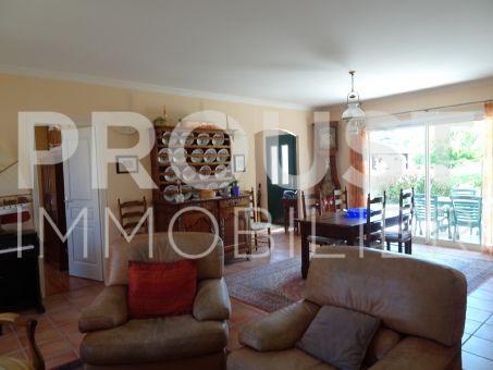 a vendre niort beau pavillon de plain-pied, 3 chambres, jardin, terrasse, garage.