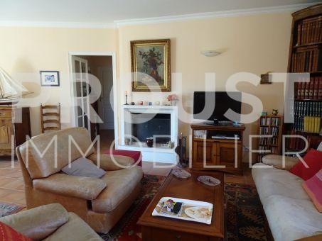 a vendre niort beau pavillon de plain-pied, 3 chambres, jardin, terrasse, garage.