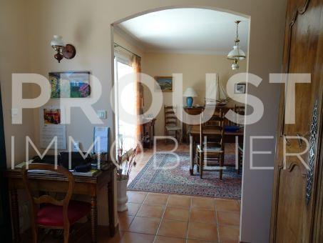 a vendre niort beau pavillon de plain-pied, 3 chambres, jardin, terrasse, garage.