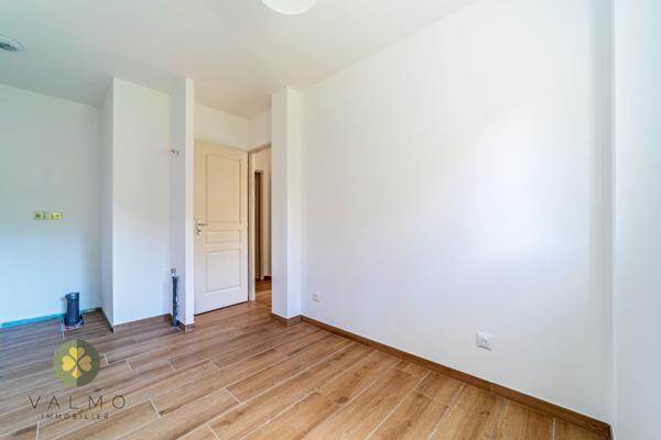 Maison
                                                                                                                                                                                                                                                                                                                        5 pièce(s)                                                                                                                                                                                                          4 chambre(s)                                                                                                                                                                                                          97.33  m²