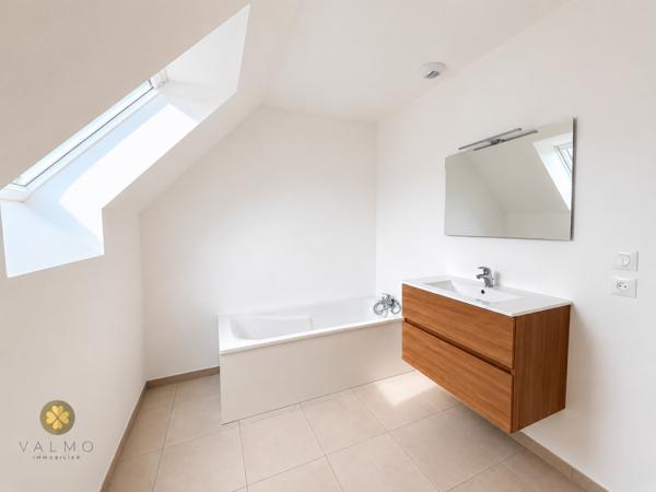 Maison
                                                                                                                                                                                                                                                                                                                        5 pièce(s)                                                                                                                                                                                                          4 chambre(s)                                                                                                                                                                                                          97.33  m²