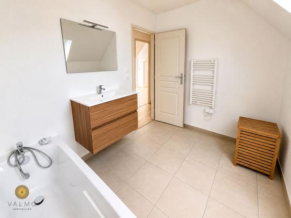 Maison
                                                                                                                                                                                                                                                                                                                        5 pièce(s)                                                                                                                                                                                                          4 chambre(s)                                                                                                                                                                                                          97.33  m²