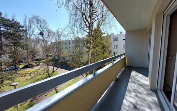 Appartement à louer    3 pièces •  Évry