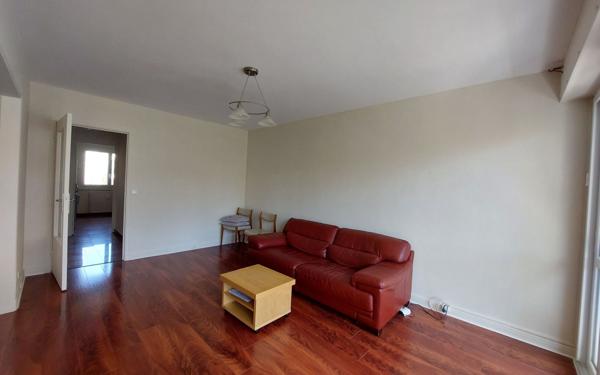 Appartement à louer    3 pièces •  Évry