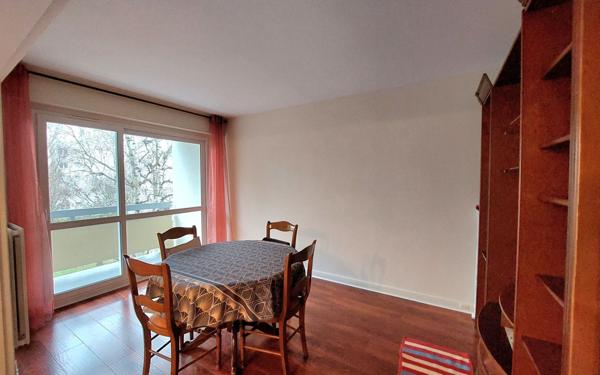 Appartement à louer    3 pièces •  Évry