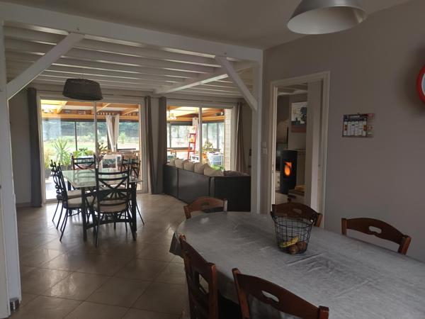 Très belle maison contemporaine à proximité des services et dans un cadre apaisant