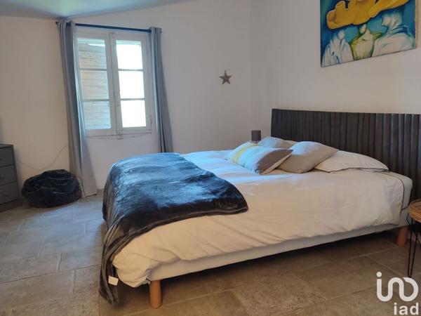 Maison 10 pièces de 450 m² à Beaucaire (30300)