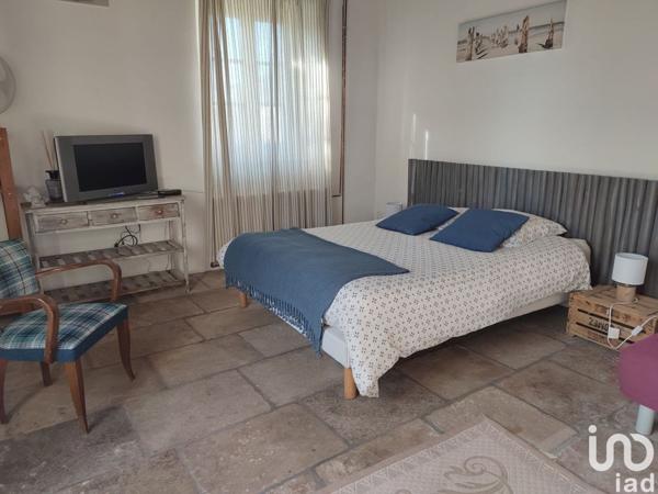 Maison 10 pièces de 450 m² à Beaucaire (30300)