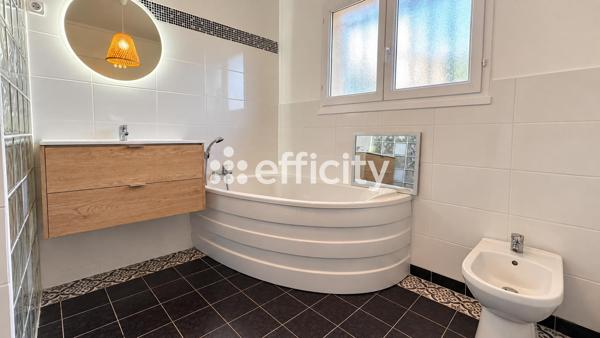 Maison
         5 pièces
        - 138 m² Exclusivité 655 000 € *