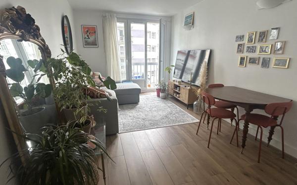 Appartement à vendre    3 pièces • 54,48 m2 Paris 13