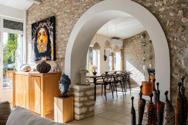 Maison de charme et de caractère, entre élégance architecturale et jardin luxuriant
