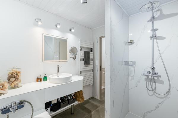 Maison de charme et de caractère, entre élégance architecturale et jardin luxuriant