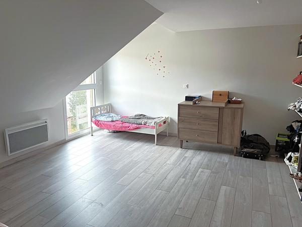 MAISON de Ville avec cour et parking