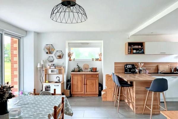 Maison rénovée avec dépendance, entre Chemillé et Cholet