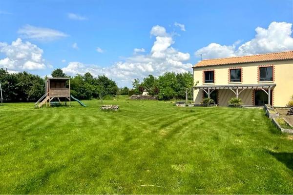 Maison rénovée avec dépendance, entre Chemillé et Cholet