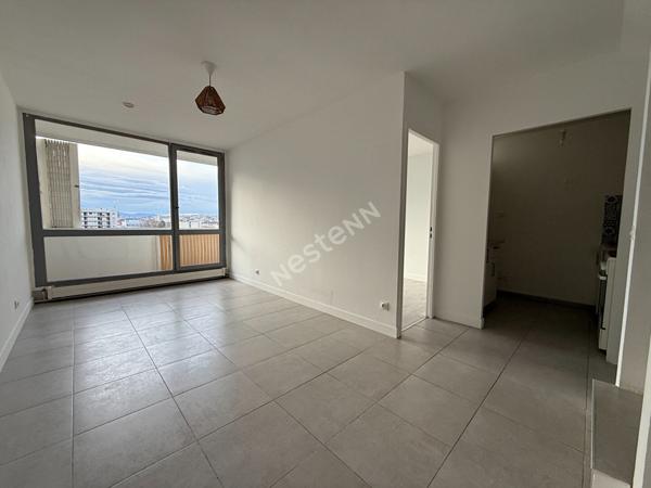 Appartement T2 Villeurbanne GRATTE-CIEL 69100, triplex, vue dégagée, balcon
