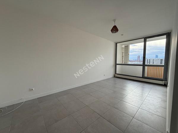 Appartement T2 Villeurbanne GRATTE-CIEL 69100, triplex, vue dégagée, balcon