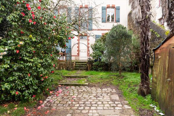 Maison avec 8 studios loués en meublés