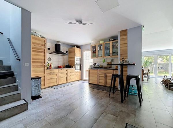Maison  moderne à Villejuif de 225 m2 avec  7 chambres