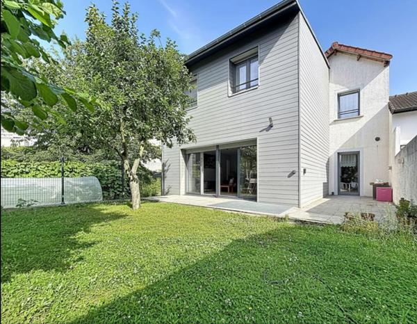 Maison  moderne à Villejuif de 225 m2 avec  7 chambres