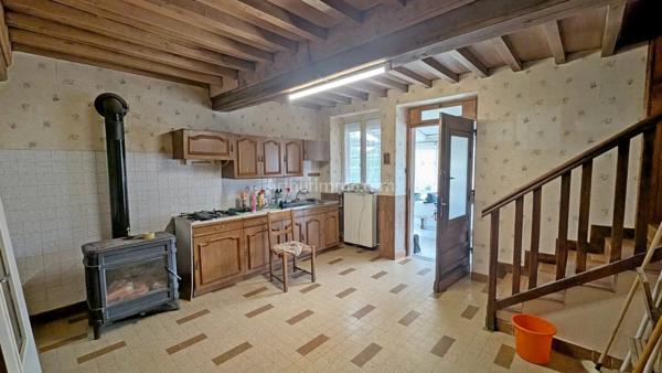 Vente                                                      Maison de village
                        
                     7 pièces                      168 m2                     à La Roche-en-Brenil