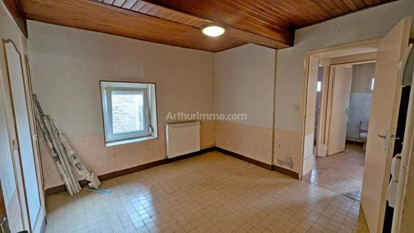 Vente                                                      Maison de village
                        
                     7 pièces                      168 m2                     à La Roche-en-Brenil