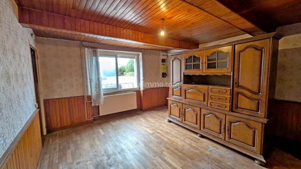 Vente                                                      Maison de village
                        
                     7 pièces                      168 m2                     à La Roche-en-Brenil