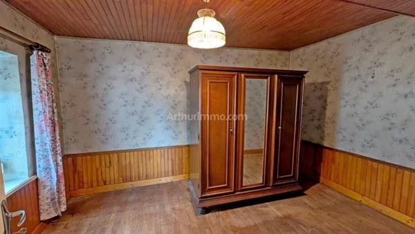 Vente                                                      Maison de village
                        
                     7 pièces                      168 m2                     à La Roche-en-Brenil