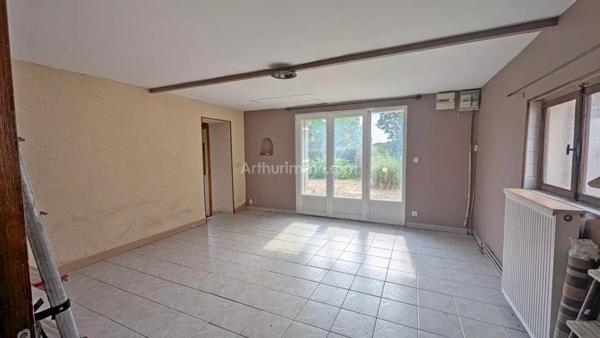 Vente                                                      Maison de village
                        
                     7 pièces                      168 m2                     à La Roche-en-Brenil