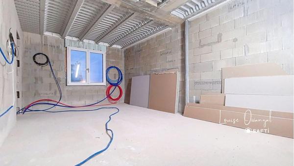 Appartement brut à fort potentiel - Créez votre T4 !