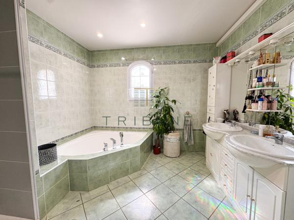 Maison 4 pièce(s) 3 chambre(s) 130 m²