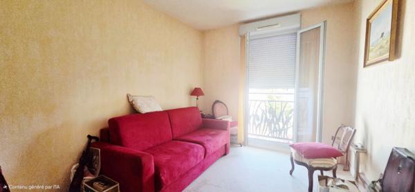 Appartement 5 pièces à vendre à Étampes dans une résidence sécurisée avec ascenseur et place de stationnement couverte, idéalement situé à la collégiale.