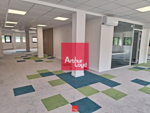 Bureaux à louer à Seyssins dans immeuble rénové avec parking sécurisé