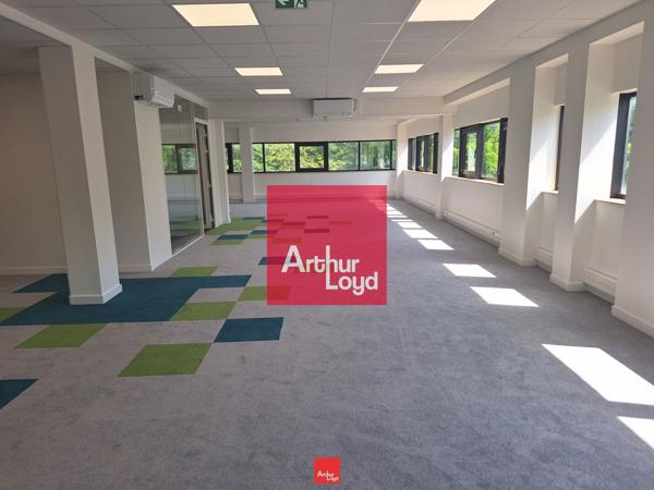 Bureaux à louer à Seyssins dans immeuble rénové avec parking sécurisé