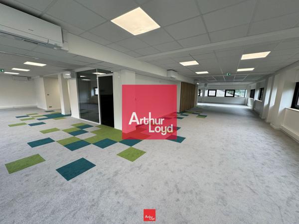 Bureaux à louer à Seyssins dans immeuble rénové avec parking sécurisé