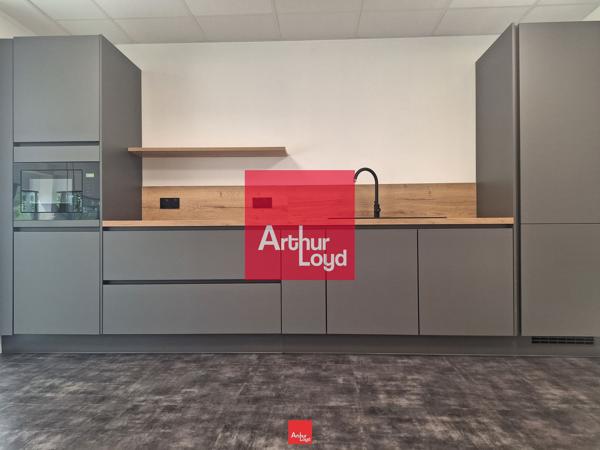 Bureaux à louer à Seyssins dans immeuble rénové avec parking sécurisé