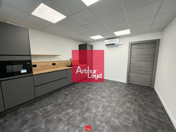 Bureaux à louer à Seyssins dans immeuble rénové avec parking sécurisé