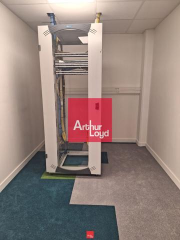 Bureaux à louer à Seyssins dans immeuble rénové avec parking sécurisé