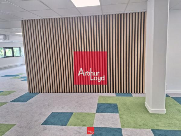 Bureaux à louer à Seyssins dans immeuble rénové avec parking sécurisé