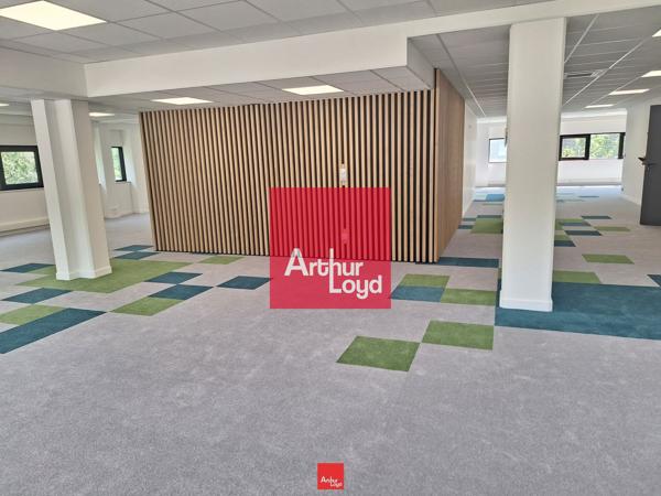Bureaux à louer à Seyssins dans immeuble rénové avec parking sécurisé