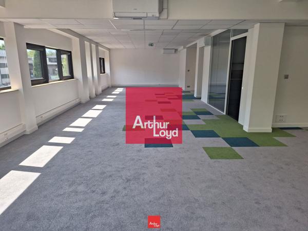 Bureaux à louer à Seyssins dans immeuble rénové avec parking sécurisé
