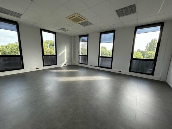 BUREAUX à LOUER de 326 m²